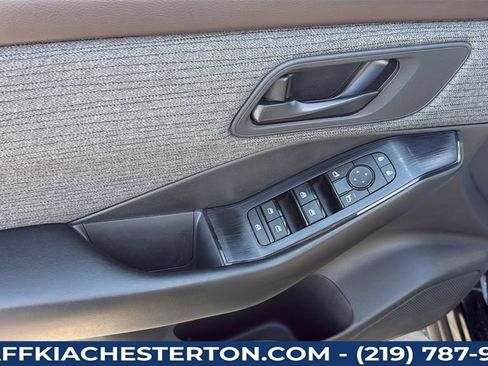 Used 2023 Nissan Rogue S AWD/4WD image 35