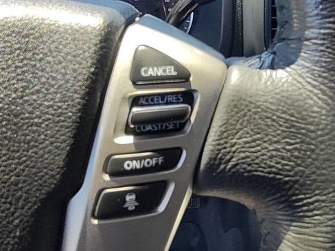 Used 2022 Nissan Titan SV w/ SV Convenience Package image 21