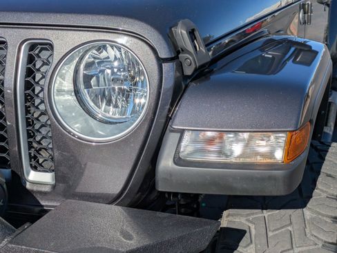 Used 2021 Jeep Gladiator Overland w/ Popular Equipment Package image 10