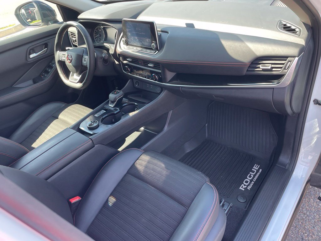 Certified 2025 Nissan Rogue SV AWD/4WD image 17