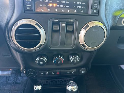 Used 2017 Jeep Wrangler 75th Anniversary image 18