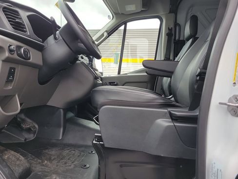 New 2026 Ford Transit 250 148 Medium Roof image 16