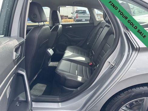 Used 2024 Volkswagen Jetta SE image 13