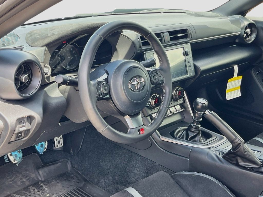 Used 2025 Toyota GR86 Premium w/ ALL Weather Mat Package (TMS) RWD image 9