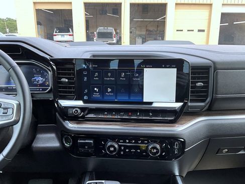 Used 2023 Chevrolet Silverado 1500 LT Trail Boss image 12