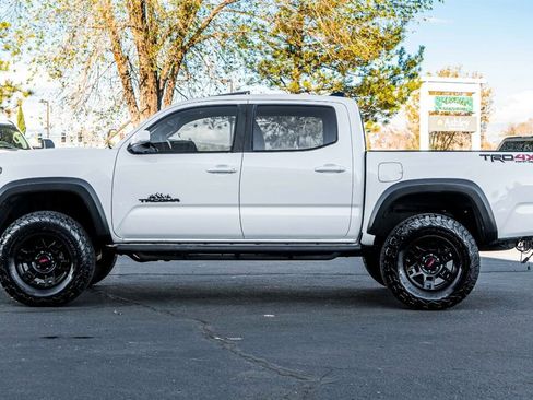 Used 2018 Toyota Tacoma TRD Off-Road image 3