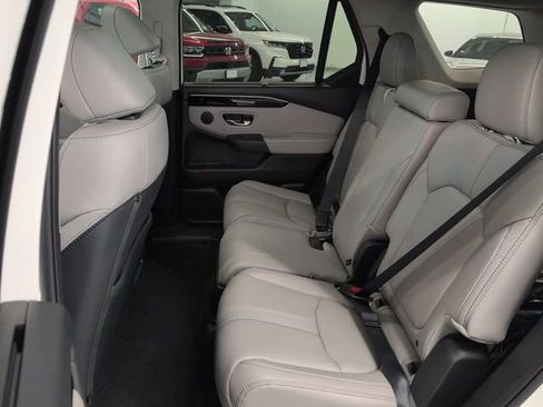 Used 2025 Honda Pilot Touring image 24
