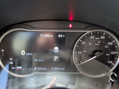 Used 2020 Nissan Kicks SR FWD image 12