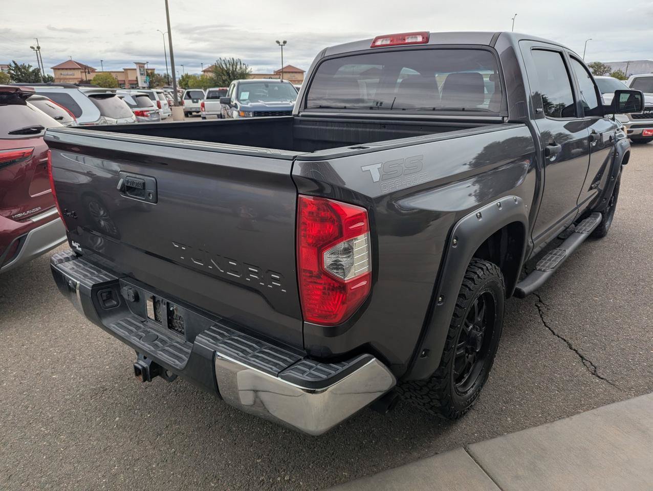 Used 2017 Toyota Tundra SR5 w/ SR5 Upgrade Package AWD/4WD image 5