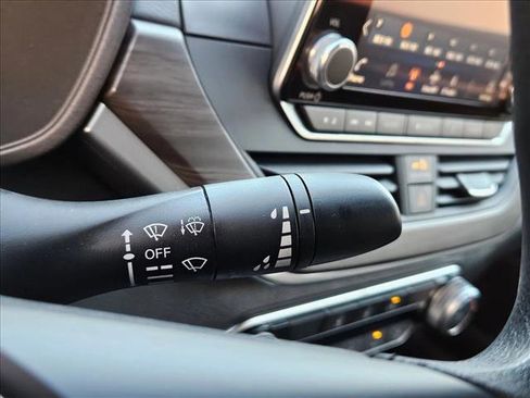 Used 2025 Nissan Altima 2.5 SV image 18