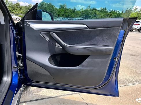 Used 2025 Tesla Model Y Long Range RWD image 22