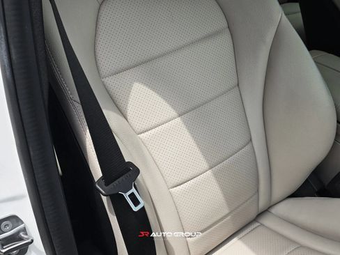 Used 2019 Mercedes-Benz C 300 4MATIC Sedan image 24