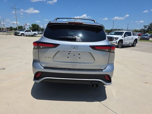 Certified 2024 Toyota Highlander XSE FWD image 17