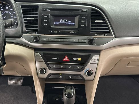 Used 2017 Hyundai Elantra SE w/ Cargo Package image 10