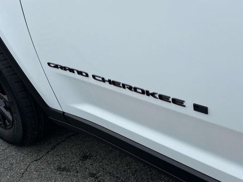 New 2025 Jeep Grand Cherokee Altitude RWD image 6