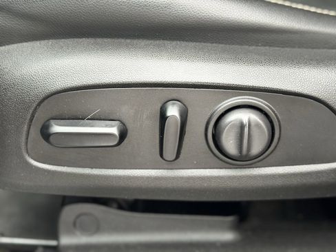 Used 2019 GMC Acadia SLT image 22