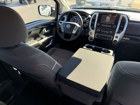 Used 2021 Nissan Titan SV image 12