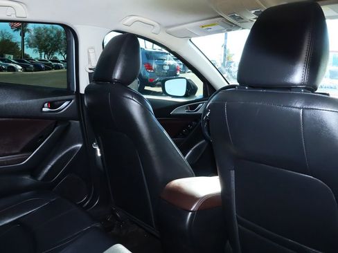 Used 2018 MAZDA MAZDA3 Touring image 27