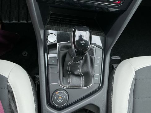 New 2025 Volkswagen Taos SE image 23