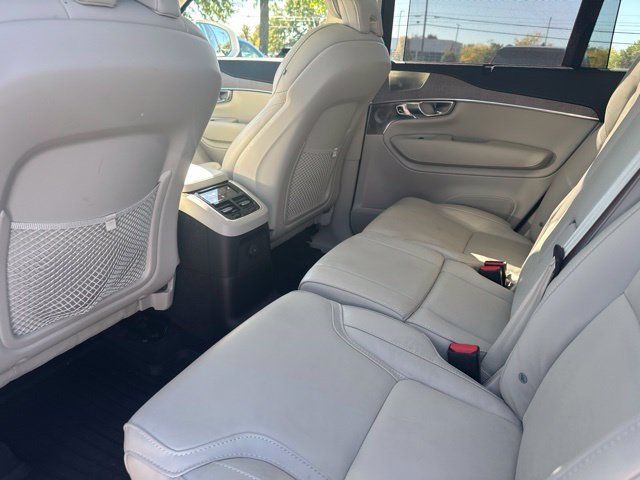 Used 2024 Volvo XC90 T8 Ultimate w/ Lounge Package AWD/4WD image 7