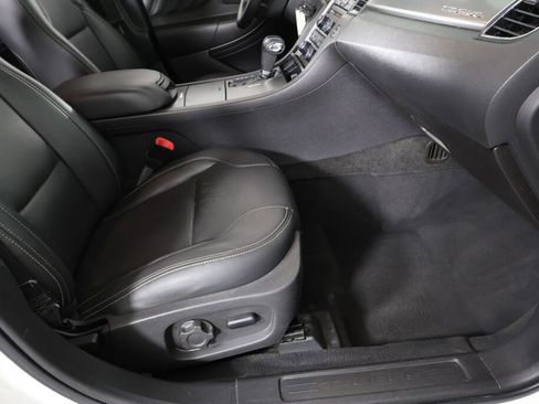 Used 2010 Ford Taurus SEL image 25