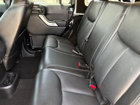 Used 2015 Jeep Wrangler Unlimited Sahara w/ Max Tow Package AWD/4WD image 26