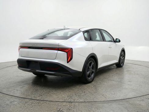 Used 2025 Kia K4 LXS image 9