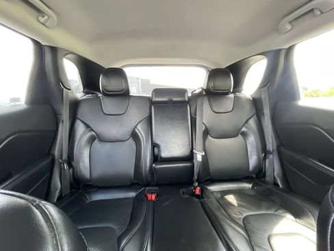 Used 2020 Jeep Cherokee Limited FWD image 12