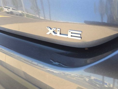Certified 2025 Toyota Highlander XLE FWD image 13