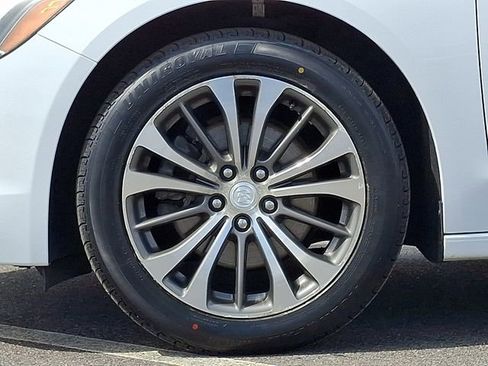 Used 2017 Buick LaCrosse Premium image 8