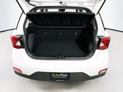 Used 2025 Hyundai Venue SEL FWD image 28