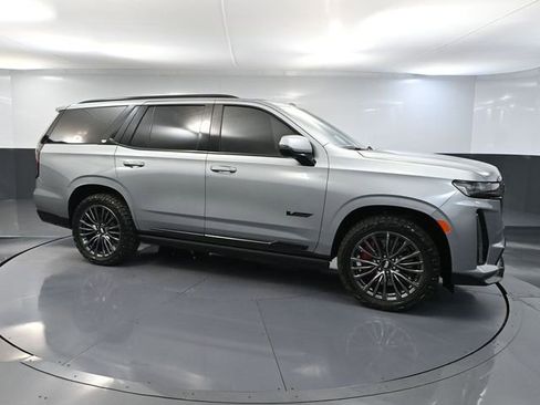 Used 2024 Cadillac Escalade V w/ LPO, ONYX Package AWD/4WD image 4
