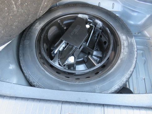 Used 2013 Mercedes-Benz E 350 4MATIC Sedan image 25