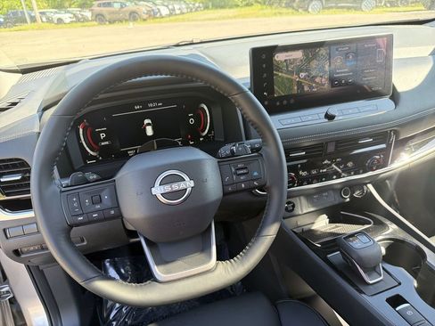 Certified 2025 Nissan Rogue SL w/ Tech Package AWD/4WD image 17