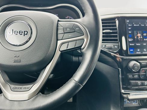 Used 2022 Jeep Grand Cherokee Laredo X image 16