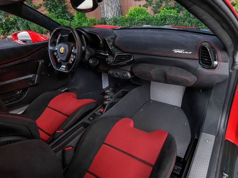 Used 2015 Ferrari 458 Speciale Coupe RWD image 16