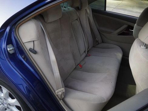 Used 2011 Toyota Camry LE image 39