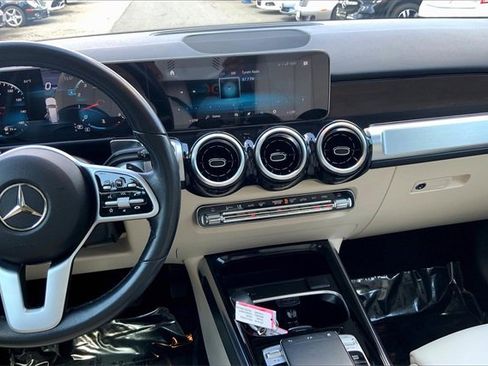 Used 2020 Mercedes-Benz GLB 250 4MATIC image 5
