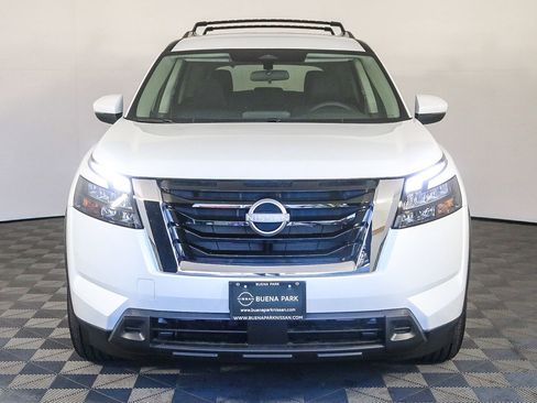 Certified 2025 Nissan Pathfinder SV image 2