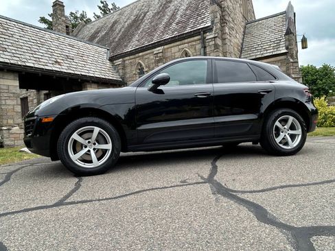 Used 2018 Porsche Macan AWD/4WD image 32
