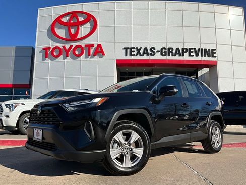 Used 2025 Toyota RAV4 XLE image 2
