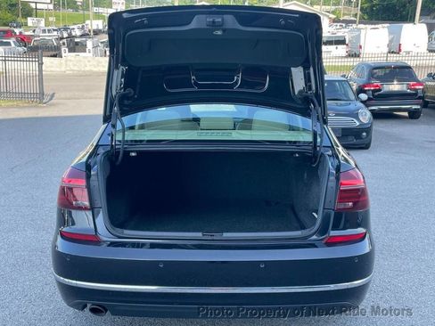 Used 2018 Volkswagen Passat 2.0T SE FWD image 32