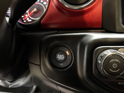 Used 2022 Jeep Wrangler Unlimited Rubicon AWD/4WD image 29