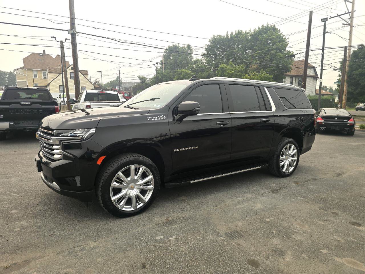 Used 2023 Chevrolet Suburban High Country AWD/4WD image 3