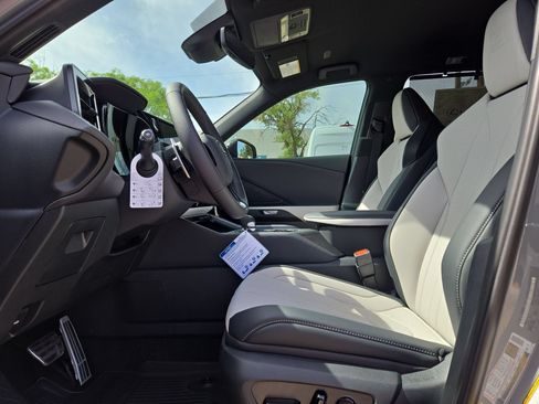New 2026 Lexus TX 500h AWD image 16