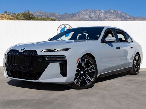 Used 2023 BMW 740i w/ Parking Assistance Package RWD image 8