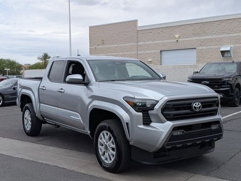 Used 2025 Toyota Tacoma SR5 image 3