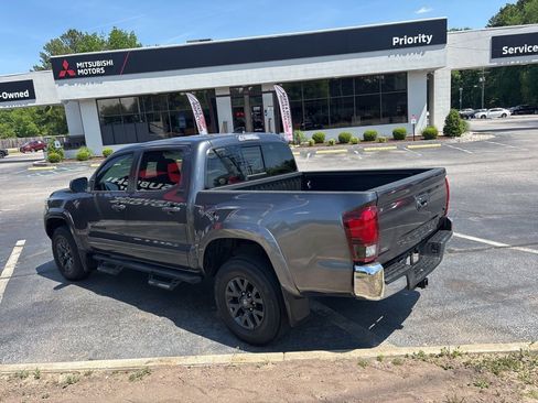 Used 2022 Toyota Tacoma SR5 RWD image 5