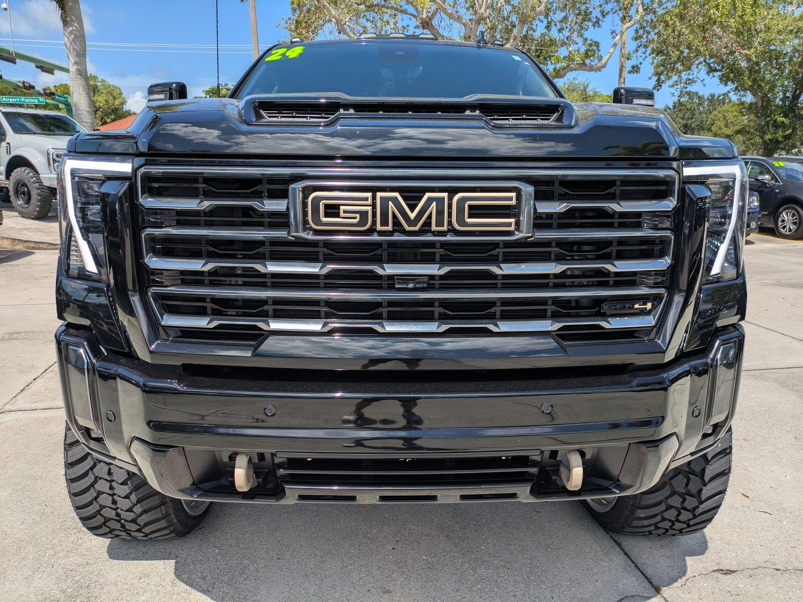 Used 2024 GMC Sierra 2500 AT4 w/ AT4 Premium Plus Package AWD/4WD image 8