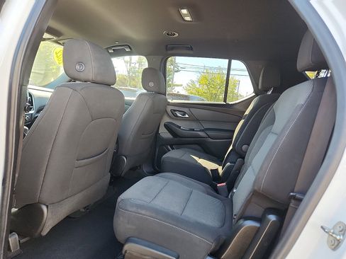 Used 2022 Chevrolet Traverse LT image 10